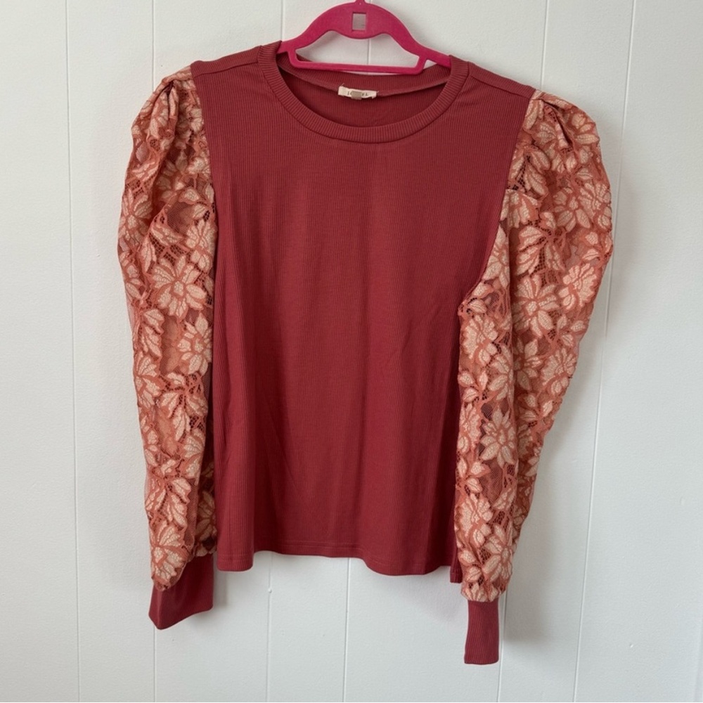 JODIFL Mauve Lacy Floral Sleeve Blouse